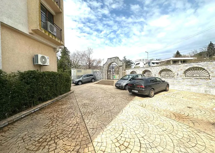 Moni House Apartman *